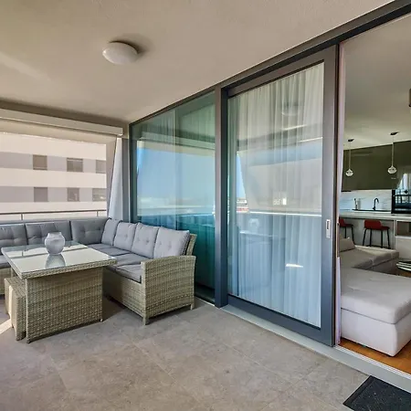 Luxury Sunset - With Garage And Balcony *