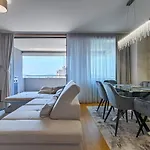 公寓 Luxury Sunset - With Garage And Balcony 扎达尔