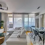 Luxury Sunset - With Garage And Balcony 公寓 扎达尔