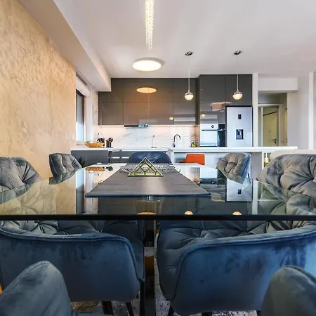 Luxury Sunset - With Garage And Balcony Apartment *