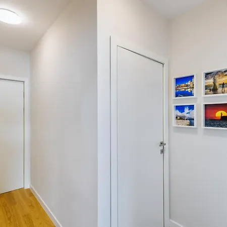 Luxury Sunset - With Garage And Balcony *