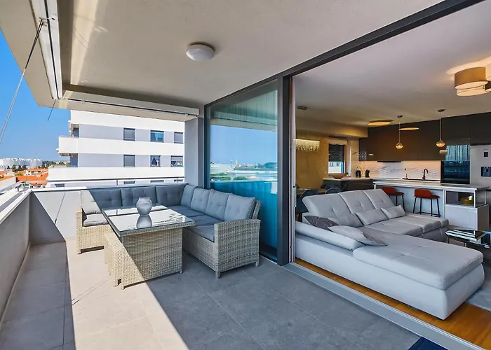 Luxury Sunset - With Garage And Balcony