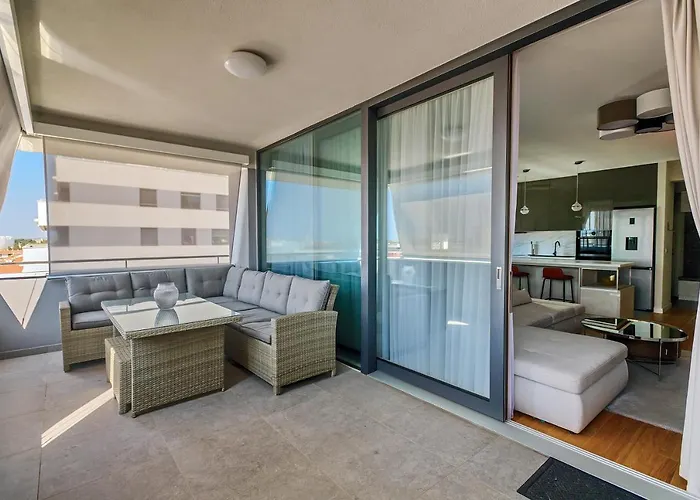 Luxury Sunset - With Garage And Balcony *